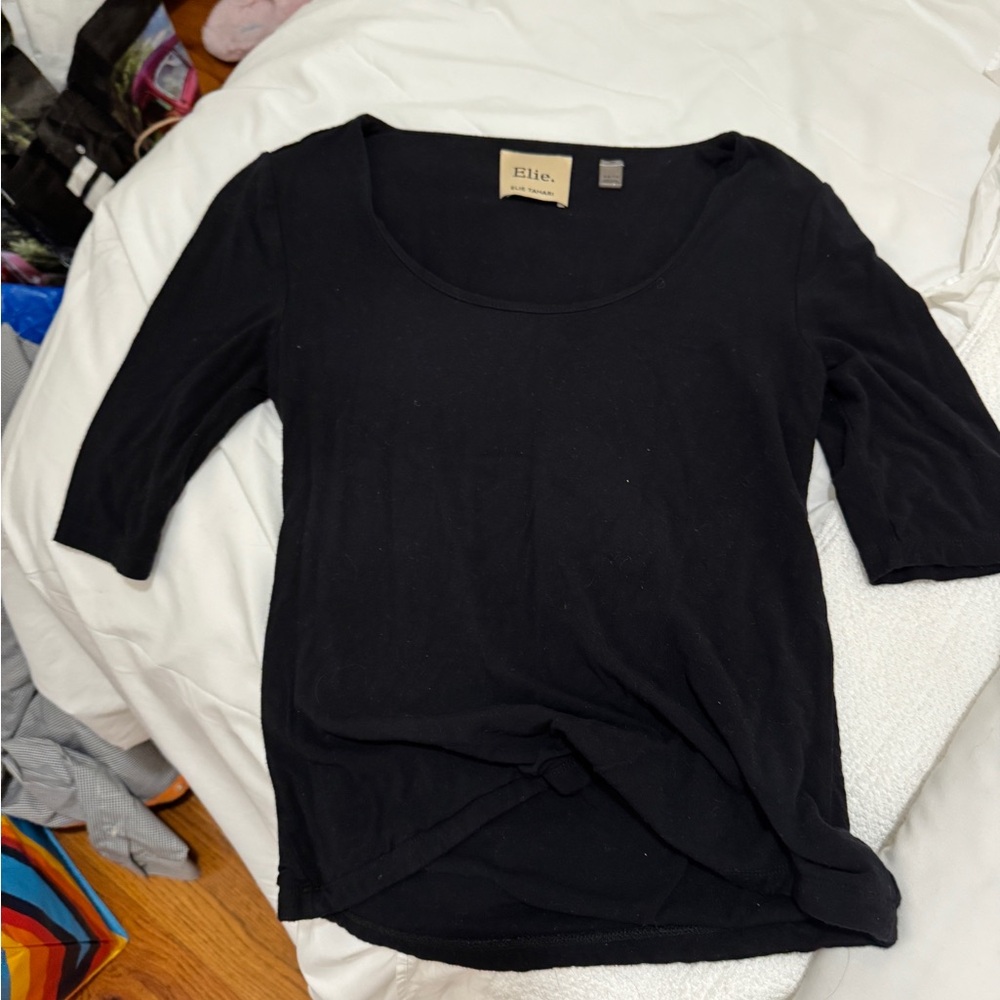 Elie Tahari Black Scoop Neck T-Shirt